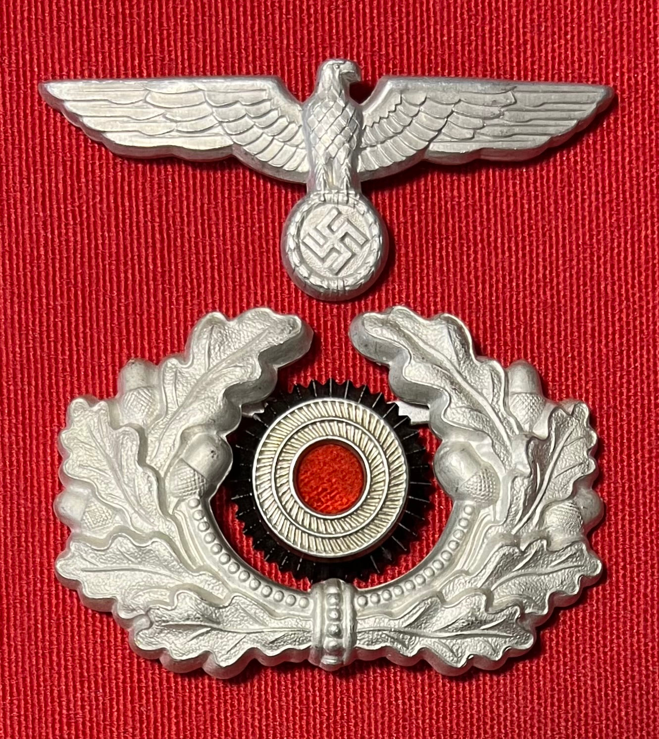 WW2 GERMAN ARMY EM/NCO VISOR CAP EAGLE & WREATH W/ COCKADE IN DISPLAY CASE