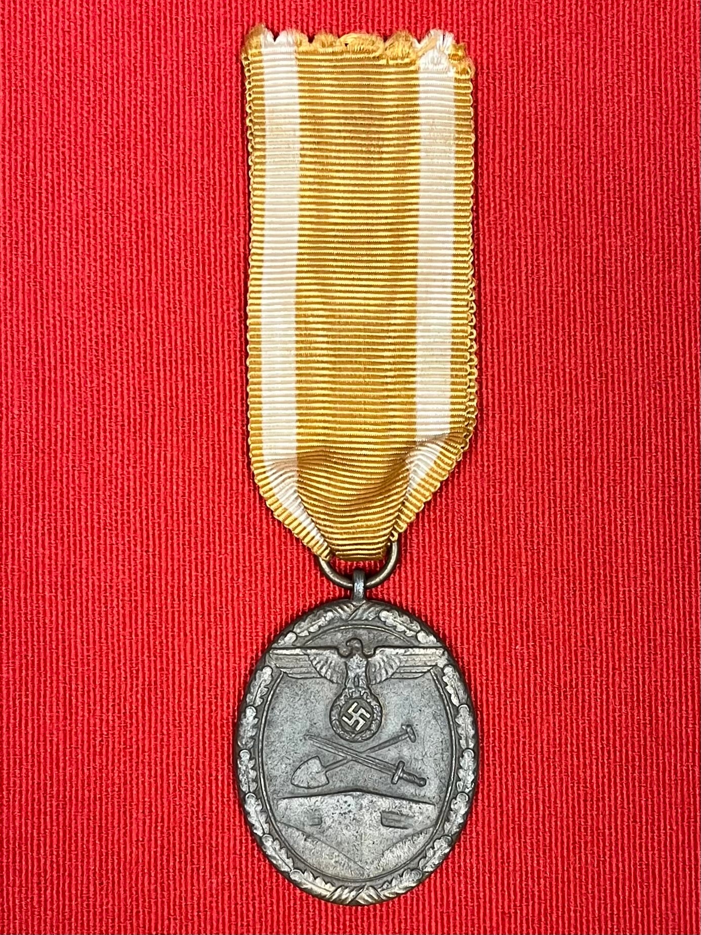 WWII German West Wall Medal (Deutsches Schutzwall-Ehrenzeichen) & Ribbon