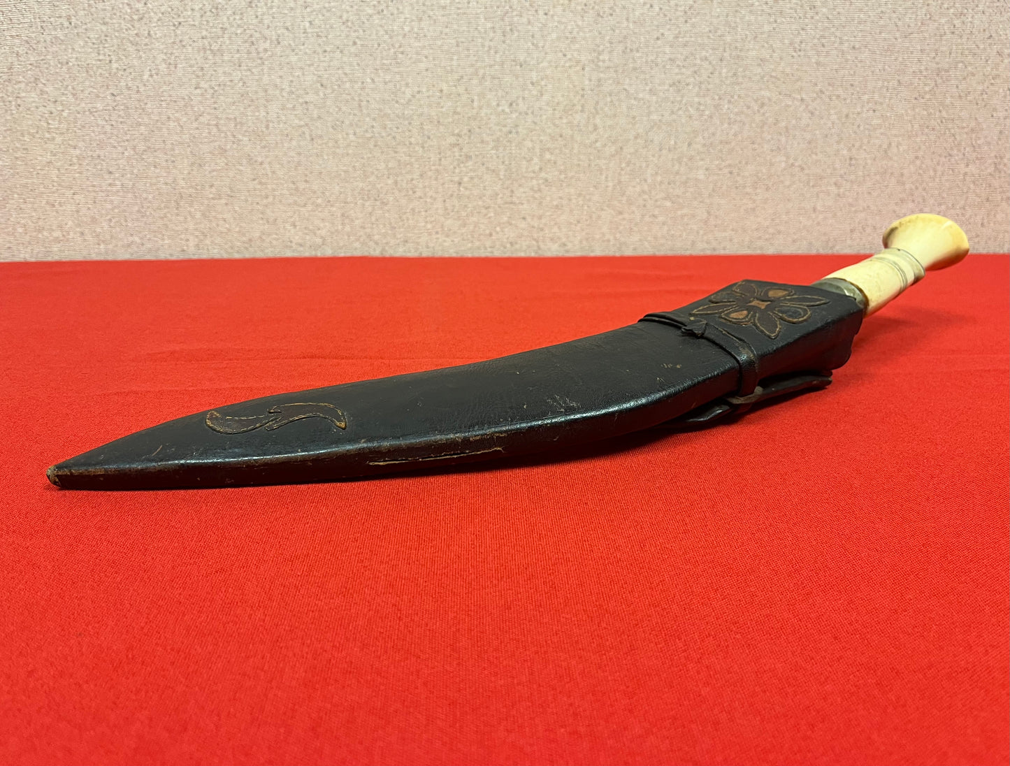 19TH CENTURY NEPALESE GURKHA KUKRI KNIFE & SCABBARB Ca. 1880's