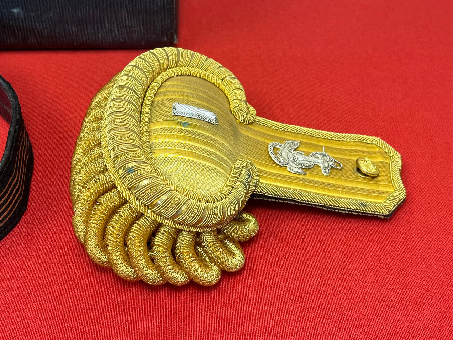 U.S.N Navy Officer's Bicorn Hat, Epaulettes, Sword & Belt - Cased Set