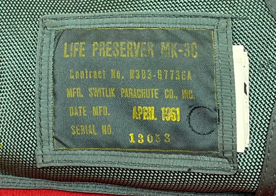 U.S.N. PILOT'S MK3C LIFE PRESERVER, FLARES, WHISTLE, BELT & DYE SWITLIK PARACHUTE CO. VIETNAM WAR ERA