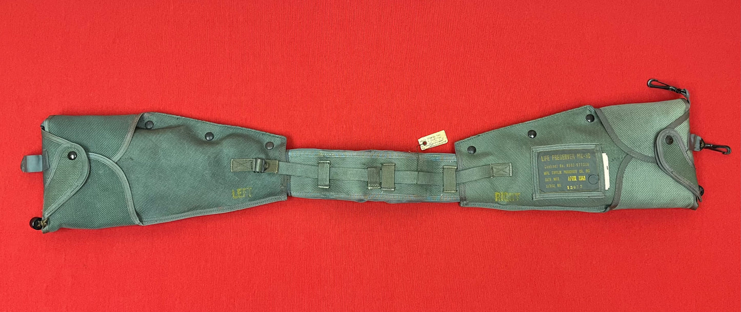 U.S.N. PILOT'S MK3C LIFE PRESERVER, FLARES, WHISTLE, BELT & DYE SWITLIK PARACHUTE CO. VIETNAM WAR ERA