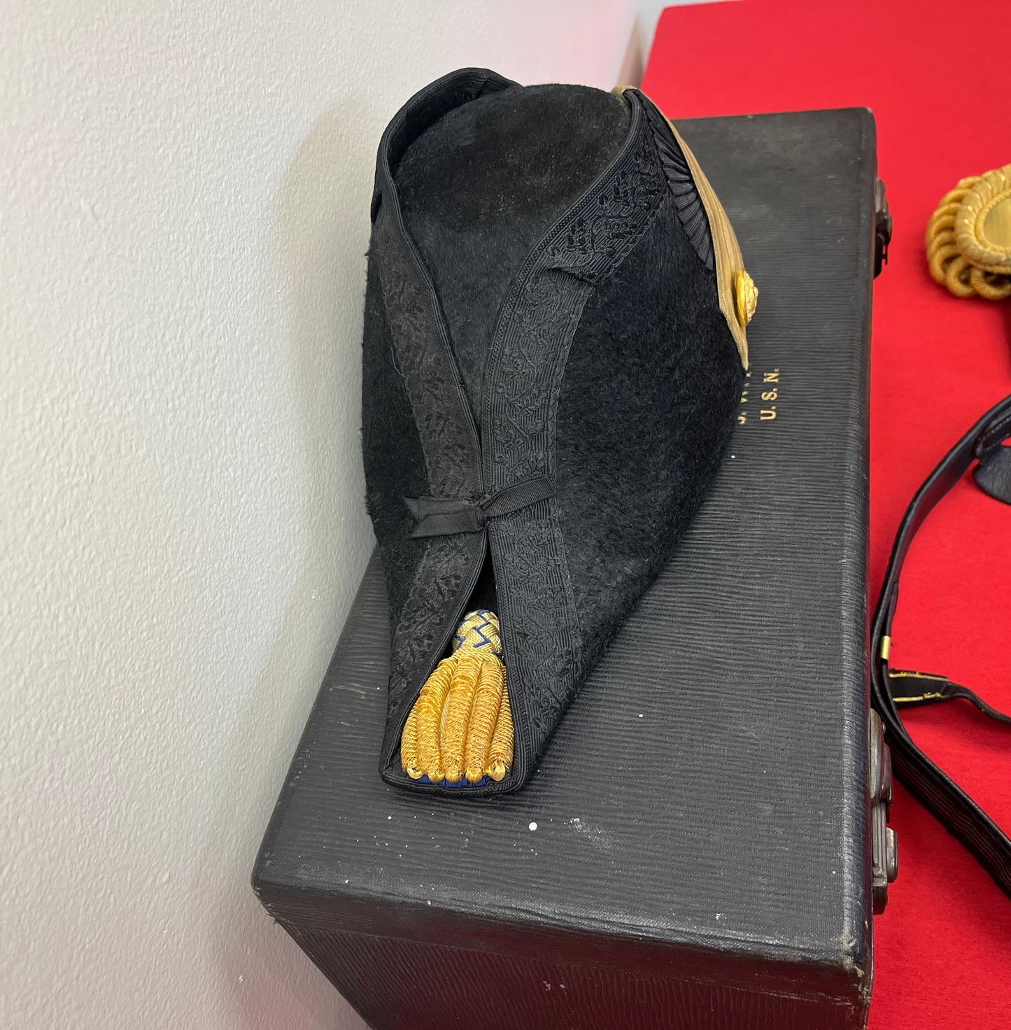 U.S.N Navy Officer's Bicorn Hat, Epaulettes, Sword & Belt - Cased Set