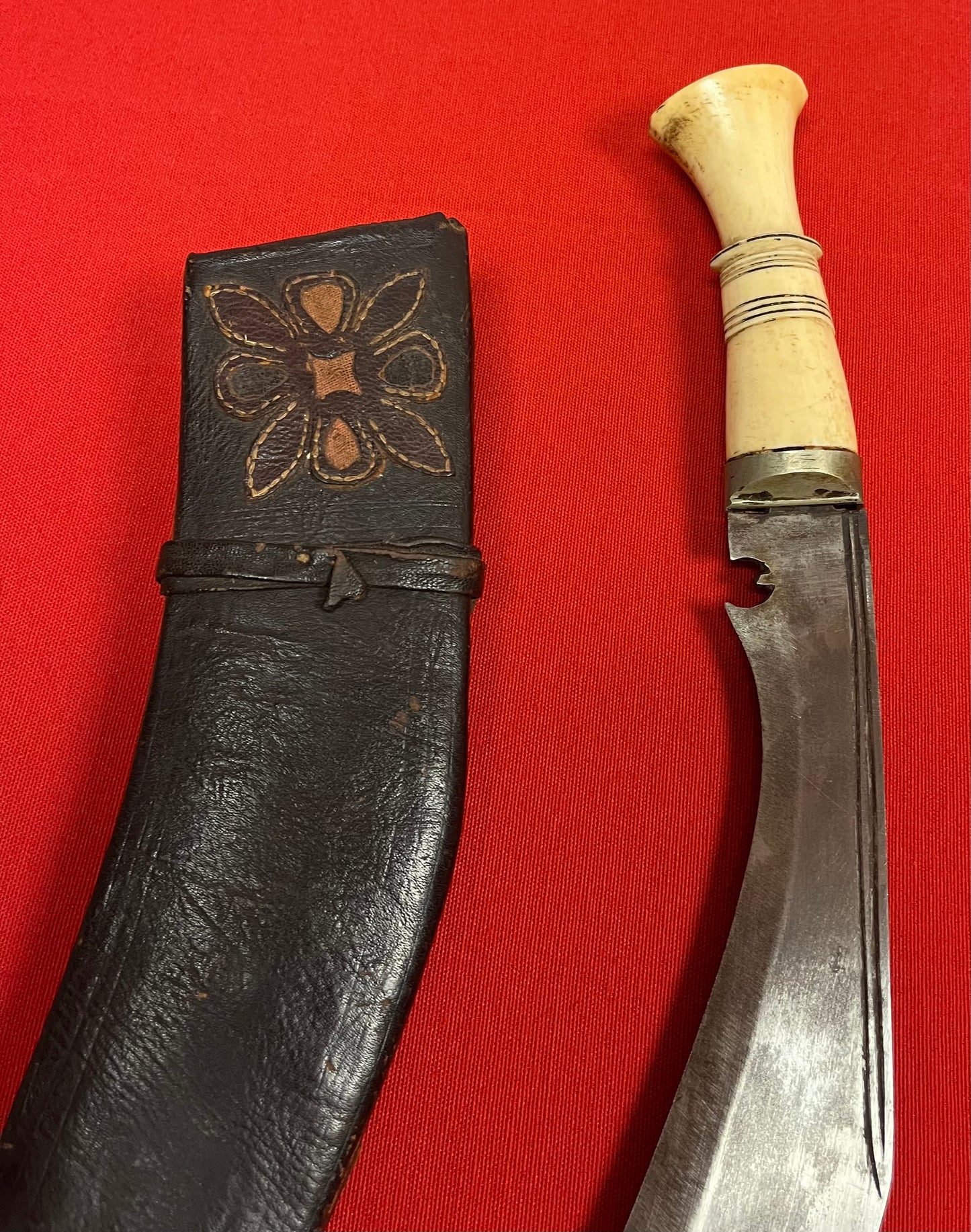 19TH CENTURY NEPALESE GURKHA KUKRI KNIFE & SCABBARB Ca. 1880's