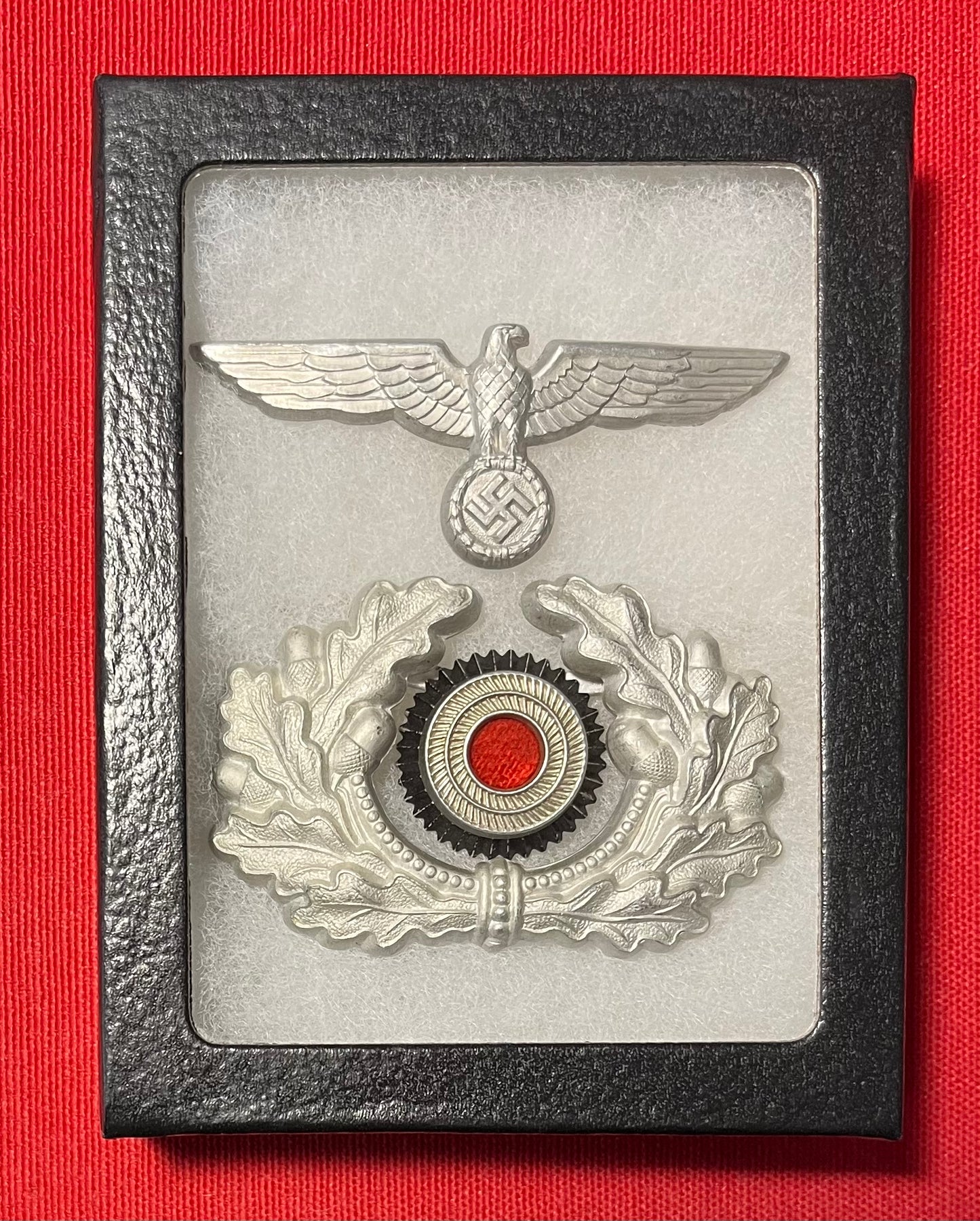 WW2 GERMAN ARMY EM/NCO VISOR CAP EAGLE & WREATH W/ COCKADE IN DISPLAY CASE