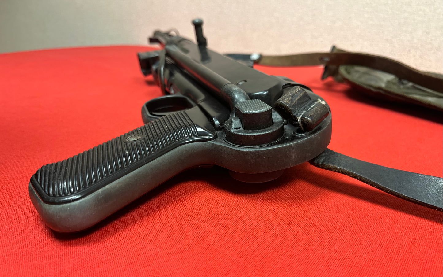 WW2 German MP40 MGC68 Model Gun 1st Generation / Movie Prop + ATF Letters & Case