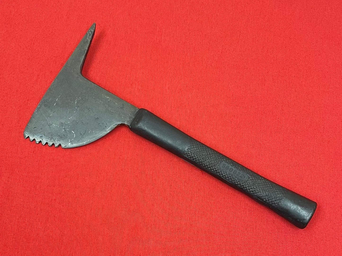 Original U.S. WWII USAAF Bomber & Air Crew Serrated Crash Escape Axe - 56D6221