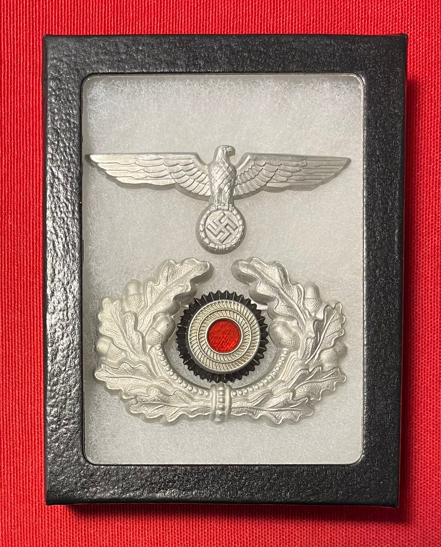 WW2 GERMAN ARMY EM/NCO VISOR CAP EAGLE & WREATH W/ COCKADE IN DISPLAY CASE
