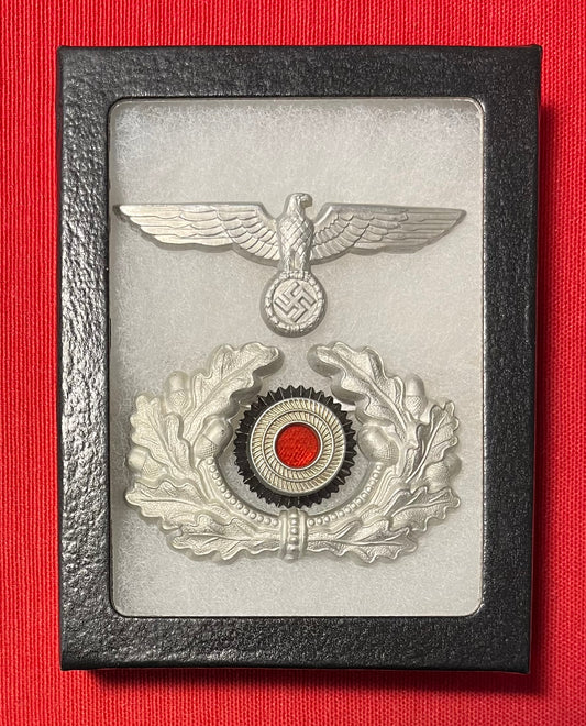WW2 GERMAN ARMY EM/NCO VISOR CAP EAGLE & WREATH W/ COCKADE IN DISPLAY CASE