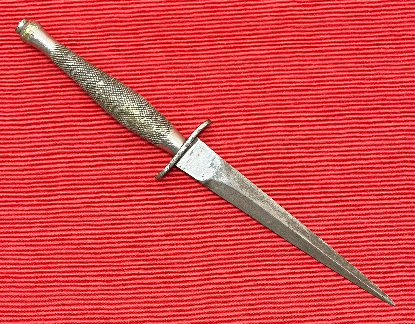 WW2 BRITISH 1ST PATTERN FAIRBAIRN-SYKES FIGHTING KNIFE - WILKINSON SWORD COMPANY