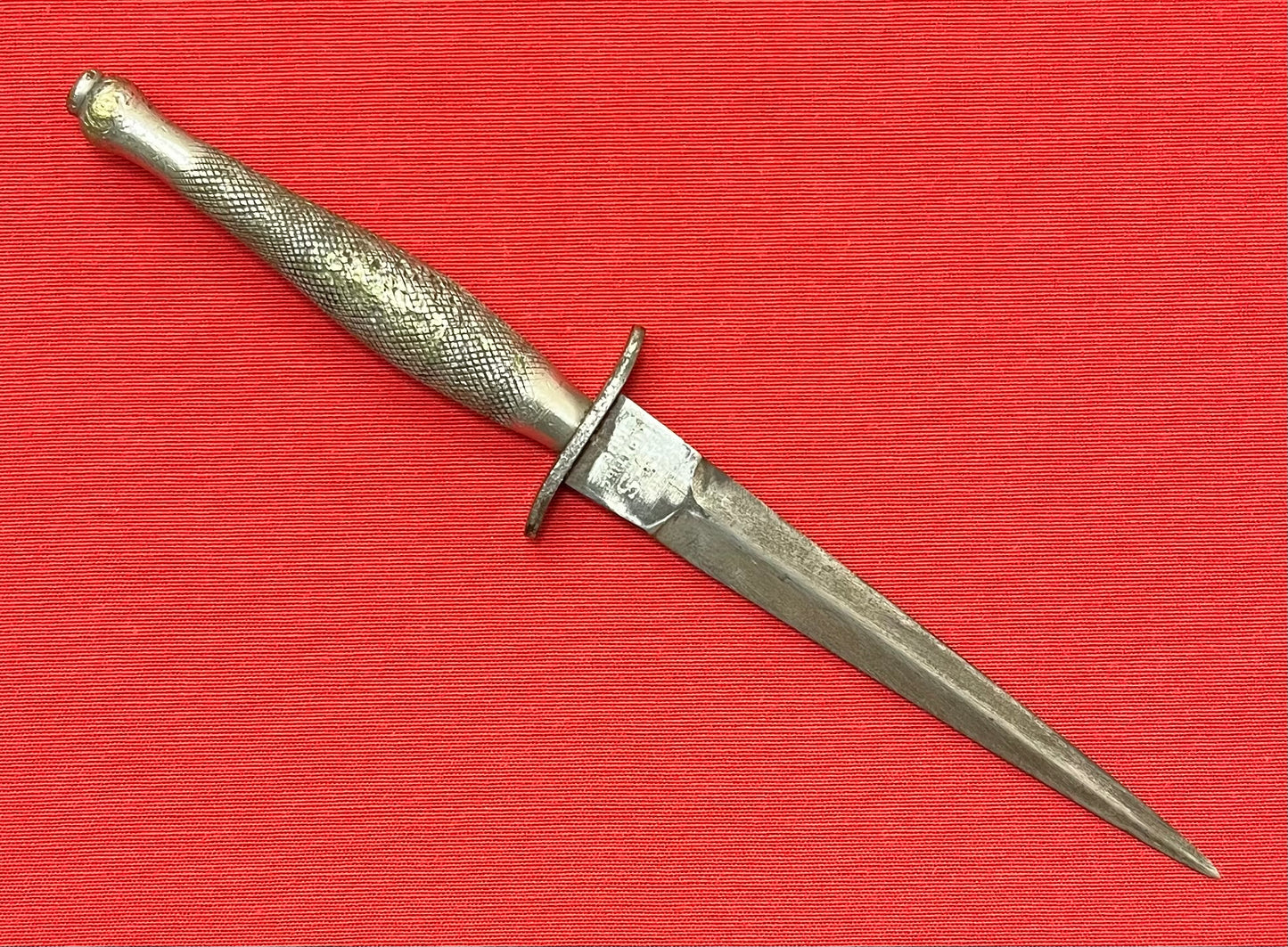 WW2 BRITISH 1ST PATTERN FAIRBAIRN-SYKES FIGHTING KNIFE - WILKINSON SWORD COMPANY