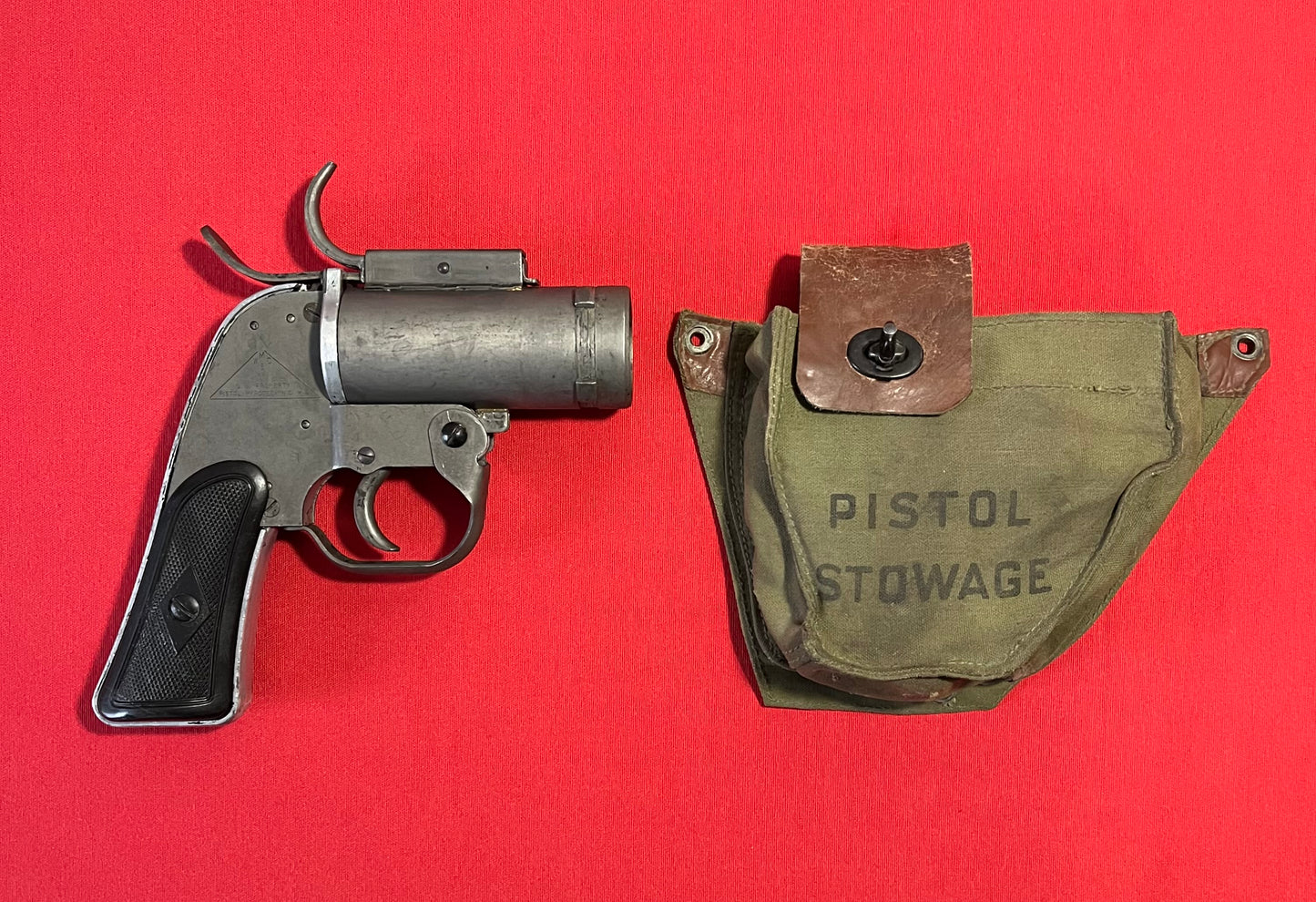 Original U.S. WWII 37mm M8 Pyrotechnic Signal Flare Pistol - Gun by SWC & Scarce Aircraft Stowage Wall Mounted Bag