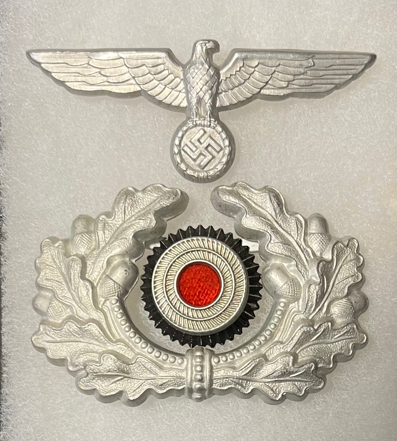 WW2 GERMAN ARMY EM/NCO VISOR CAP EAGLE & WREATH W/ COCKADE IN DISPLAY CASE
