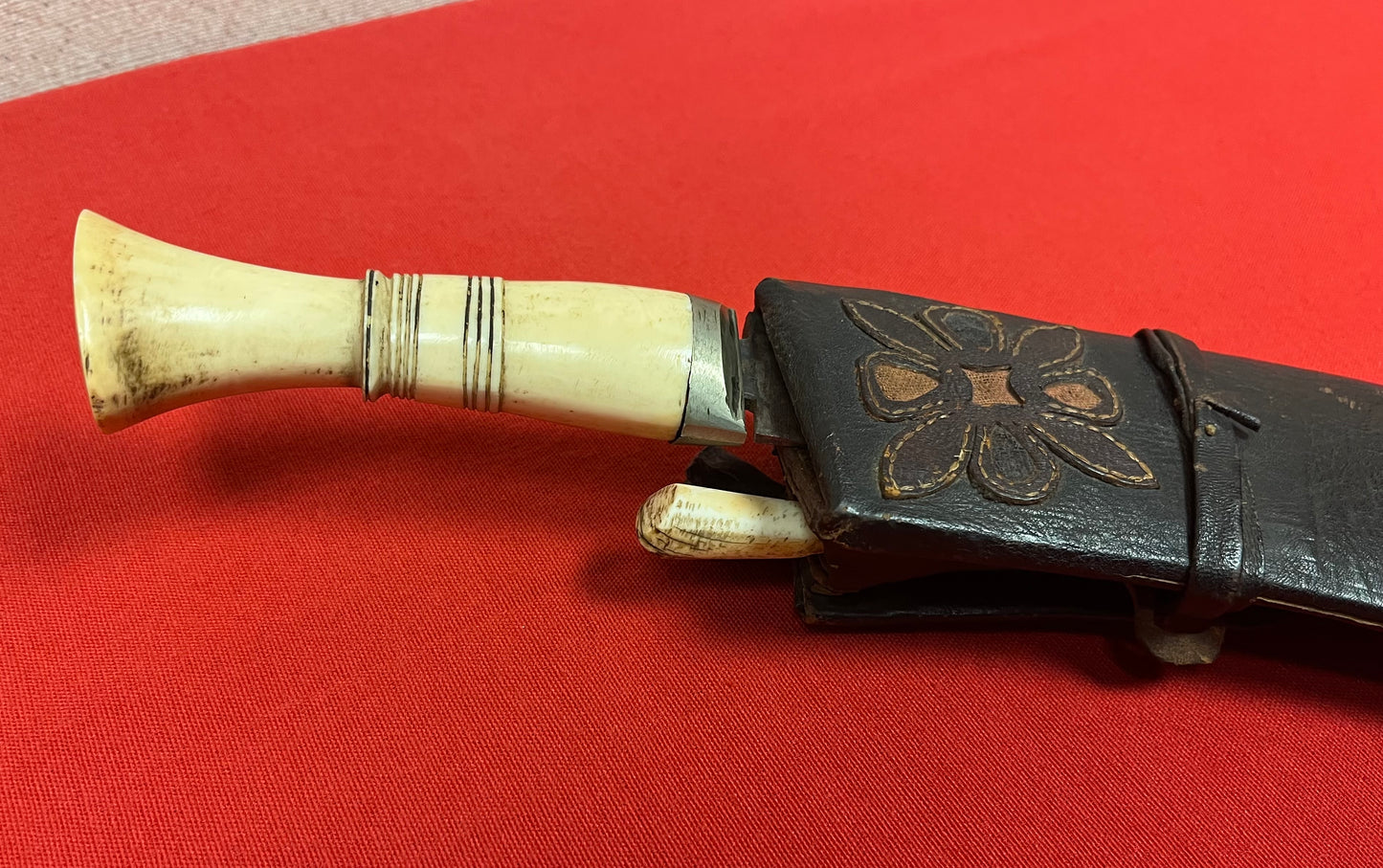 19TH CENTURY NEPALESE GURKHA KUKRI KNIFE & SCABBARB Ca. 1880's