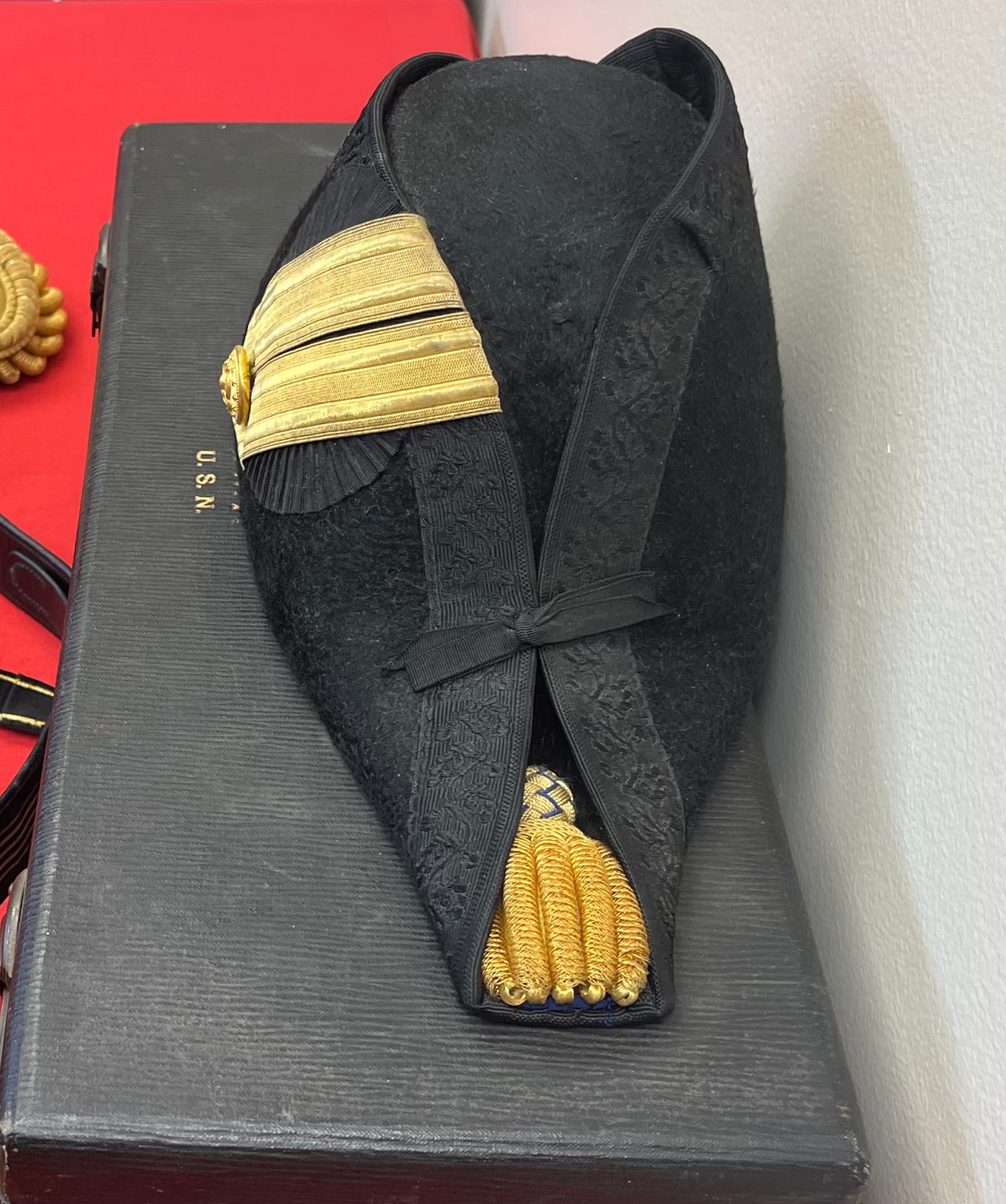 U.S.N Navy Officer's Bicorn Hat, Epaulettes, Sword & Belt - Cased Set