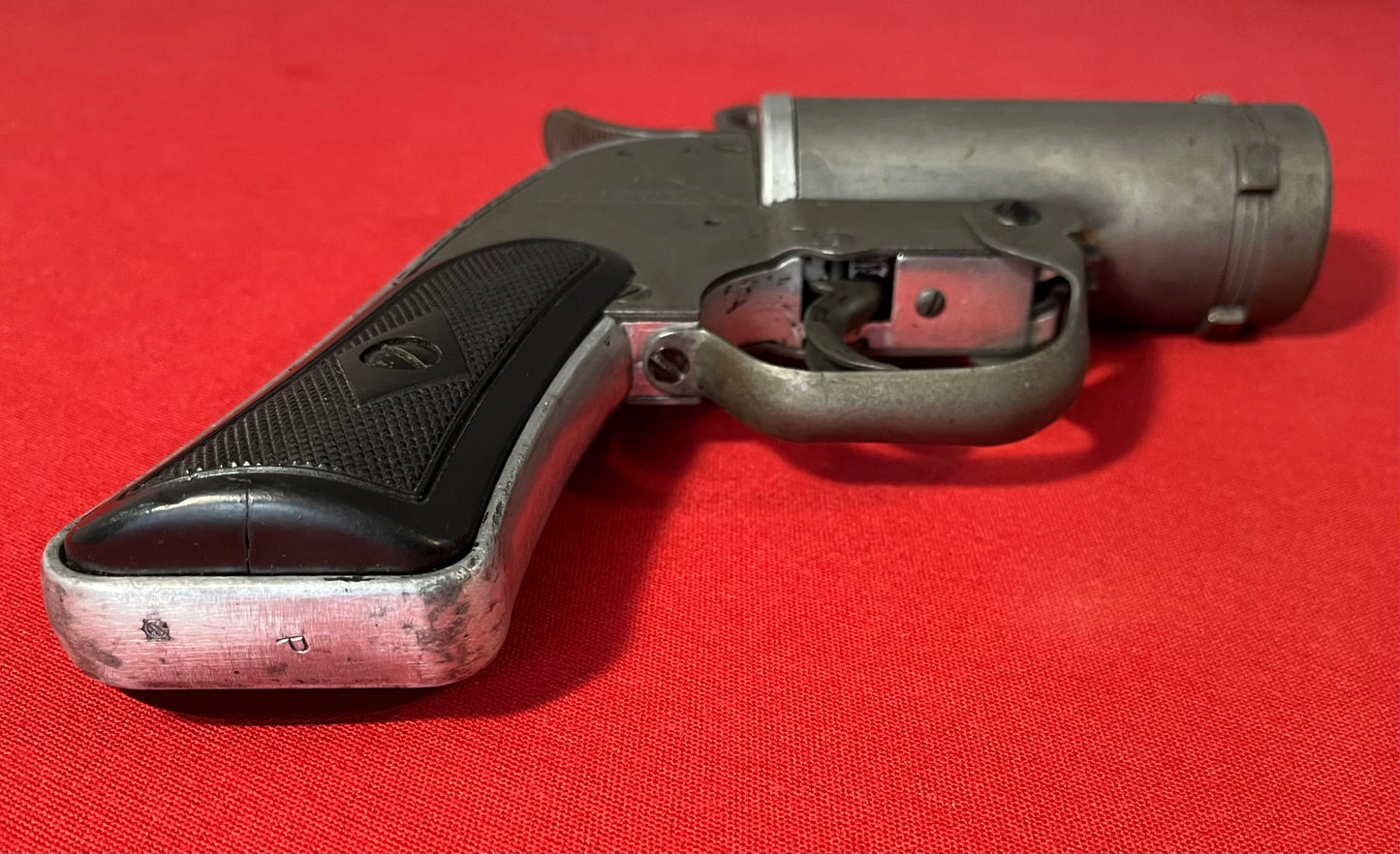 Original U.S. WWII 37mm M8 Pyrotechnic Signal Flare Pistol - Gun by SWC & Scarce Aircraft Stowage Wall Mounted Bag