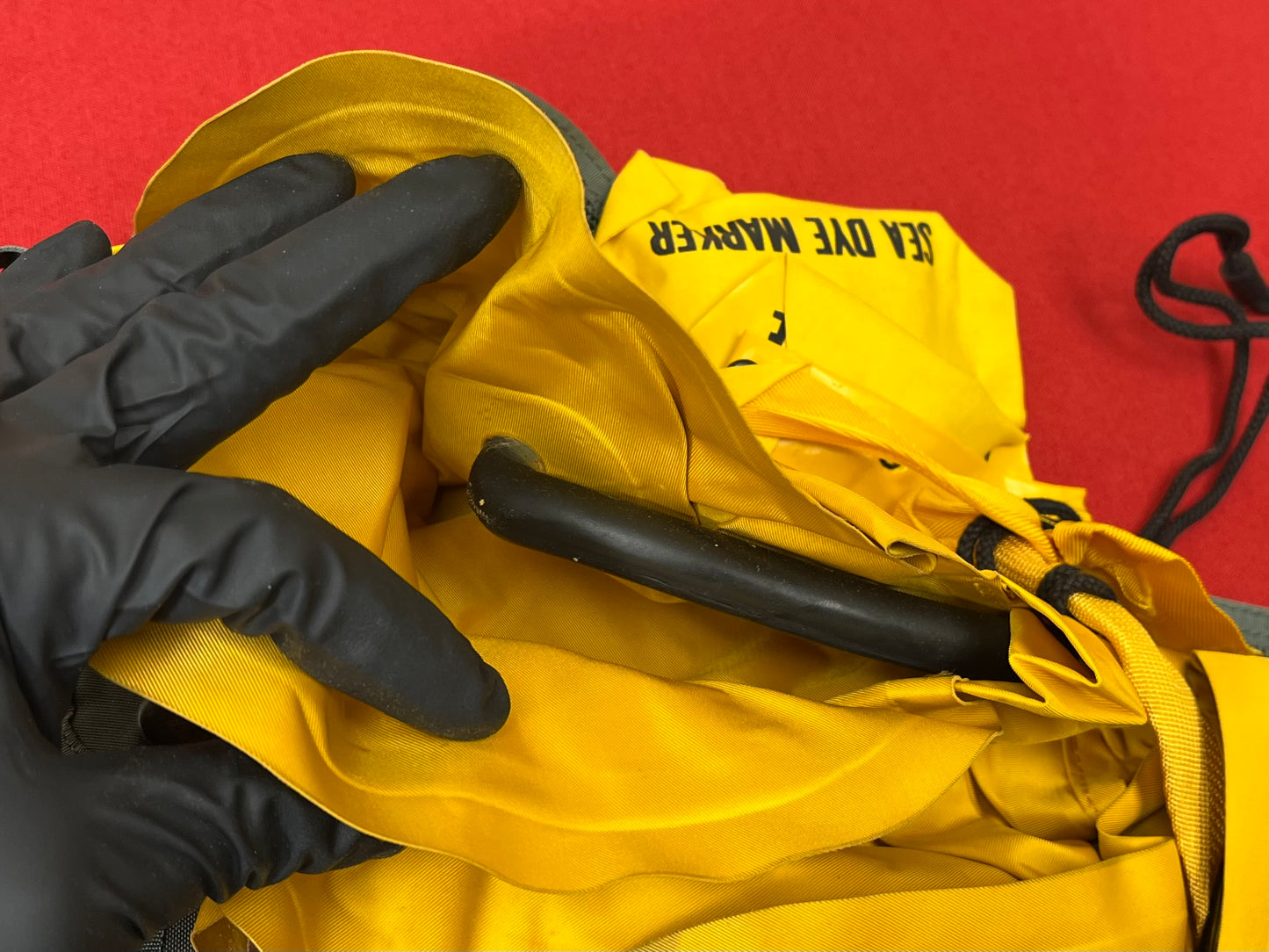 U.S.N. PILOT'S MK3C LIFE PRESERVER, FLARES, WHISTLE, BELT & DYE SWITLIK PARACHUTE CO. VIETNAM WAR ERA