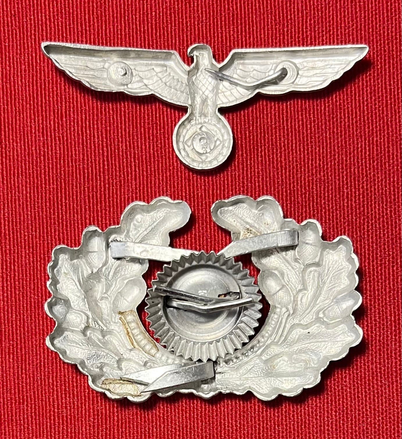 WW2 GERMAN ARMY EM/NCO VISOR CAP EAGLE & WREATH W/ COCKADE IN DISPLAY CASE