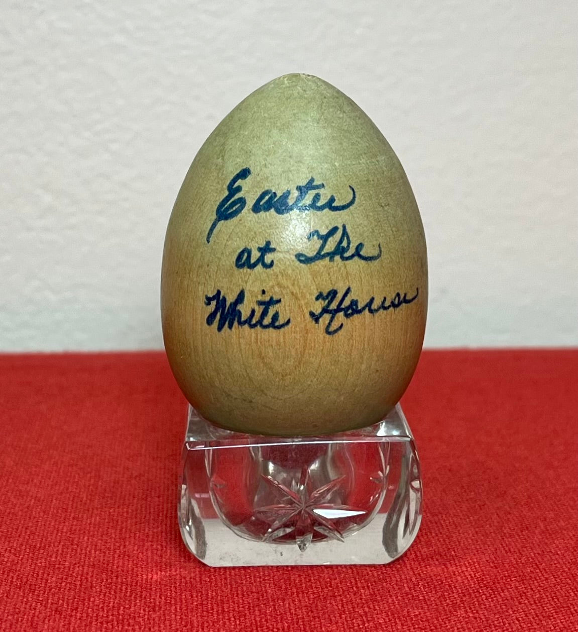 1983 Official White House Wooden Easter Egg - Ronald Reagan￼