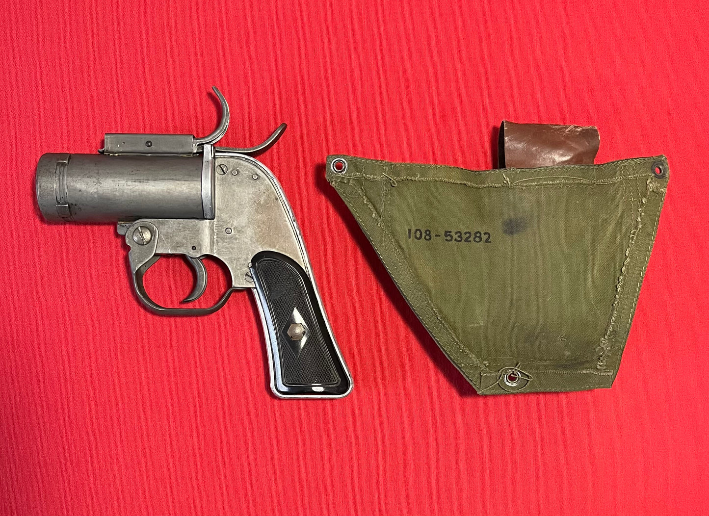 Original U.S. WWII 37mm M8 Pyrotechnic Signal Flare Pistol - Gun by SWC & Scarce Aircraft Stowage Wall Mounted Bag