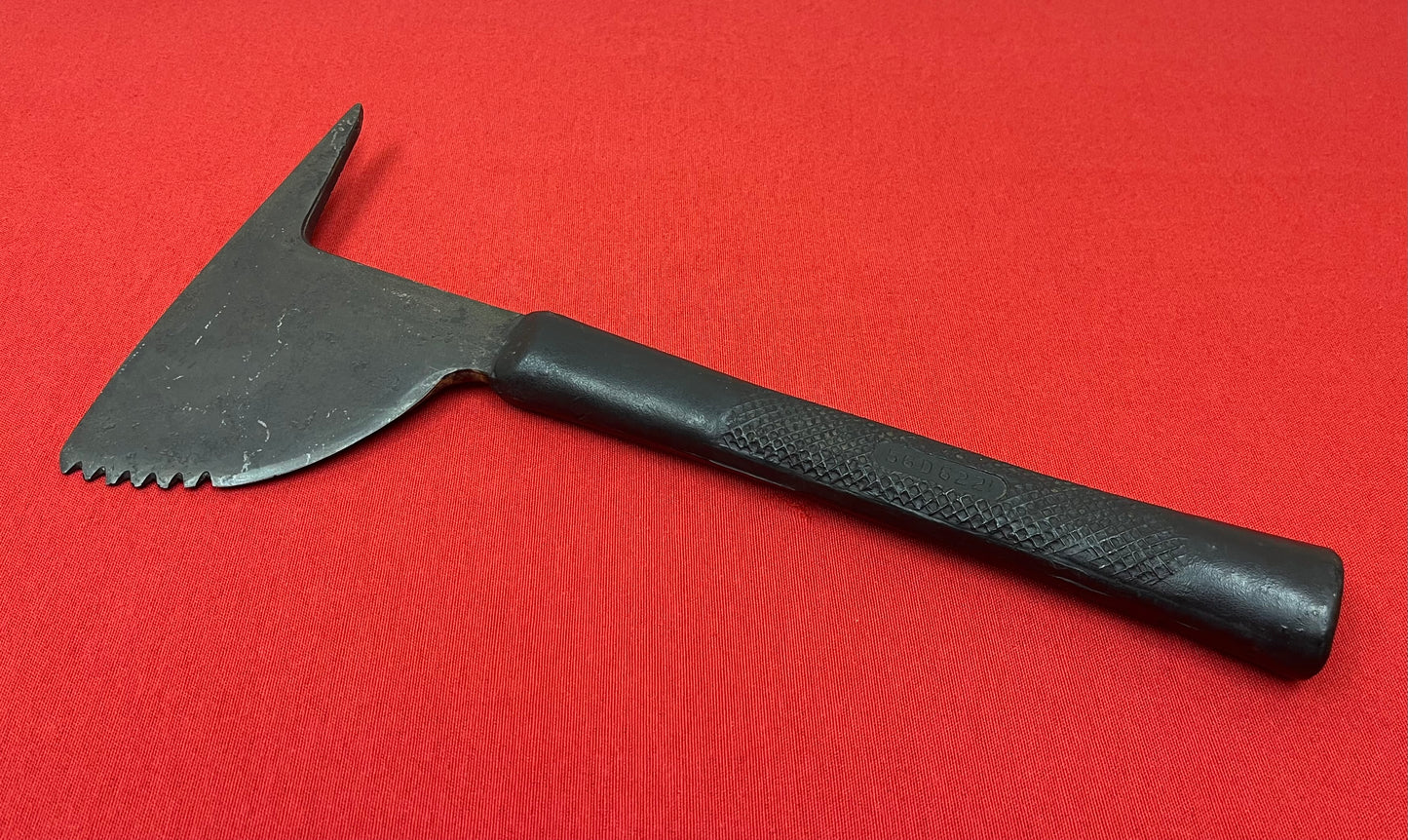 Original U.S. WWII USAAF Bomber & Air Crew Serrated Crash Escape Axe - 56D6221