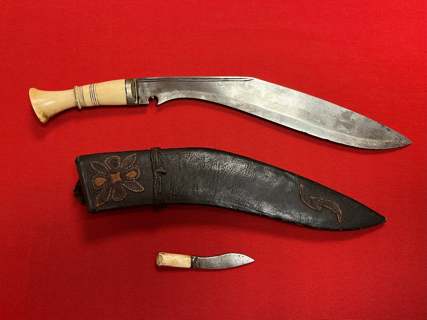 19TH CENTURY NEPALESE GURKHA KUKRI KNIFE & SCABBARB Ca. 1880's