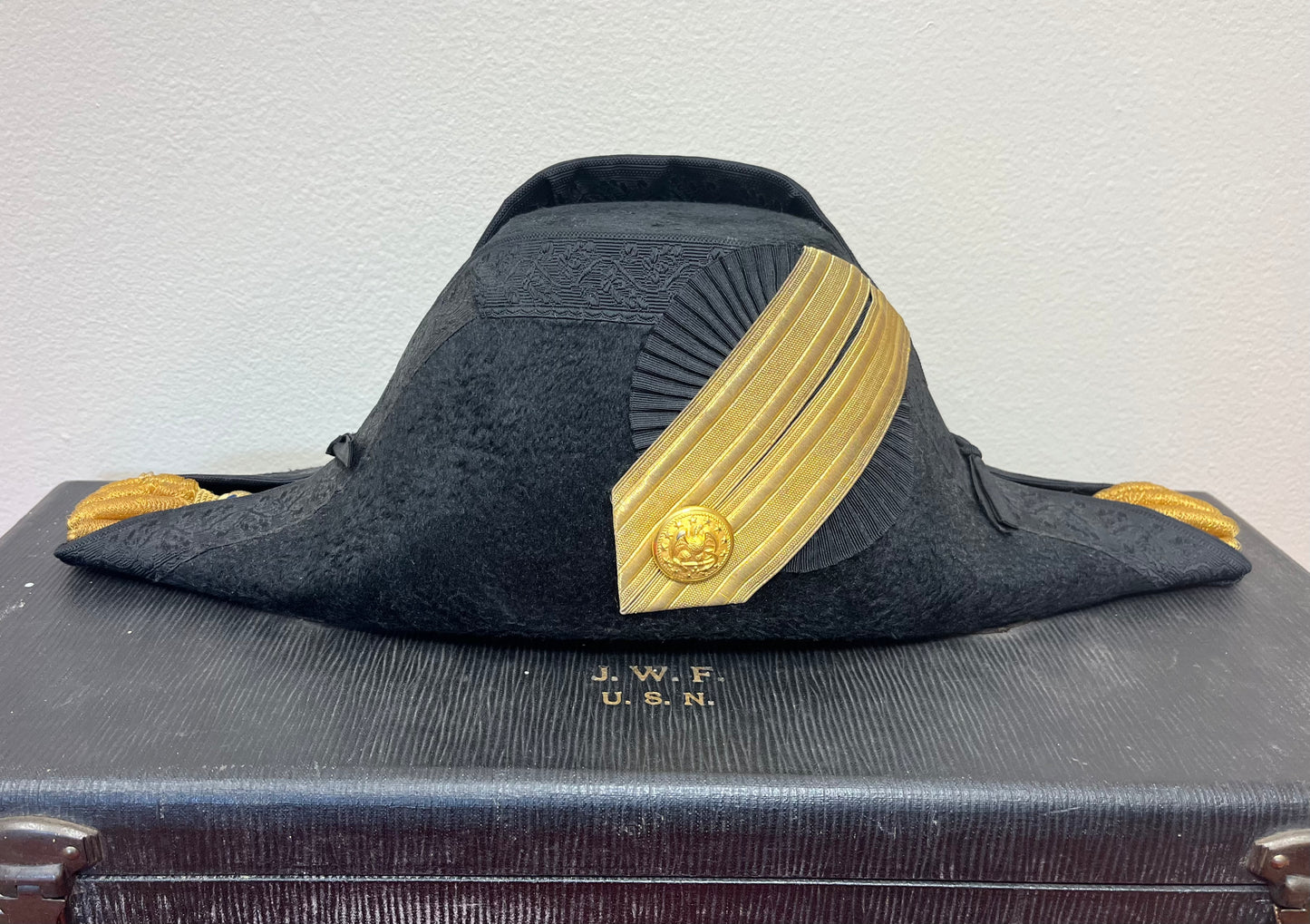 U.S.N Navy Officer's Bicorn Hat, Epaulettes, Sword & Belt - Cased Set