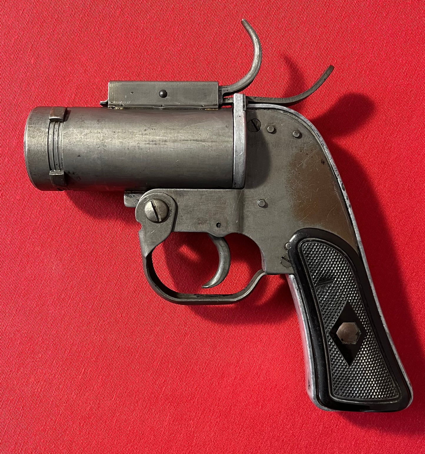 Original U.S. WWII 37mm M8 Pyrotechnic Signal Flare Pistol - Gun by SWC & Scarce Aircraft Stowage Wall Mounted Bag
