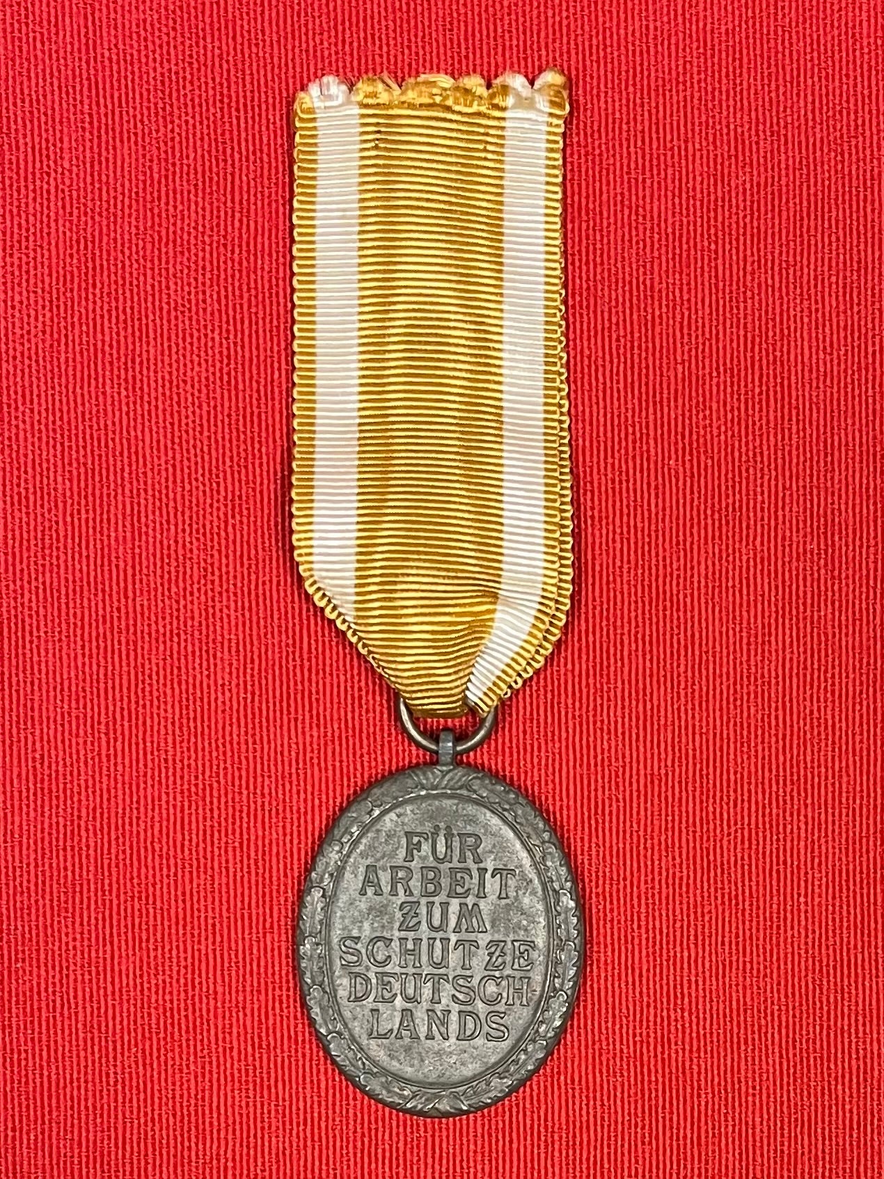 WWII German West Wall Medal (Deutsches Schutzwall-Ehrenzeichen) & Ribbon