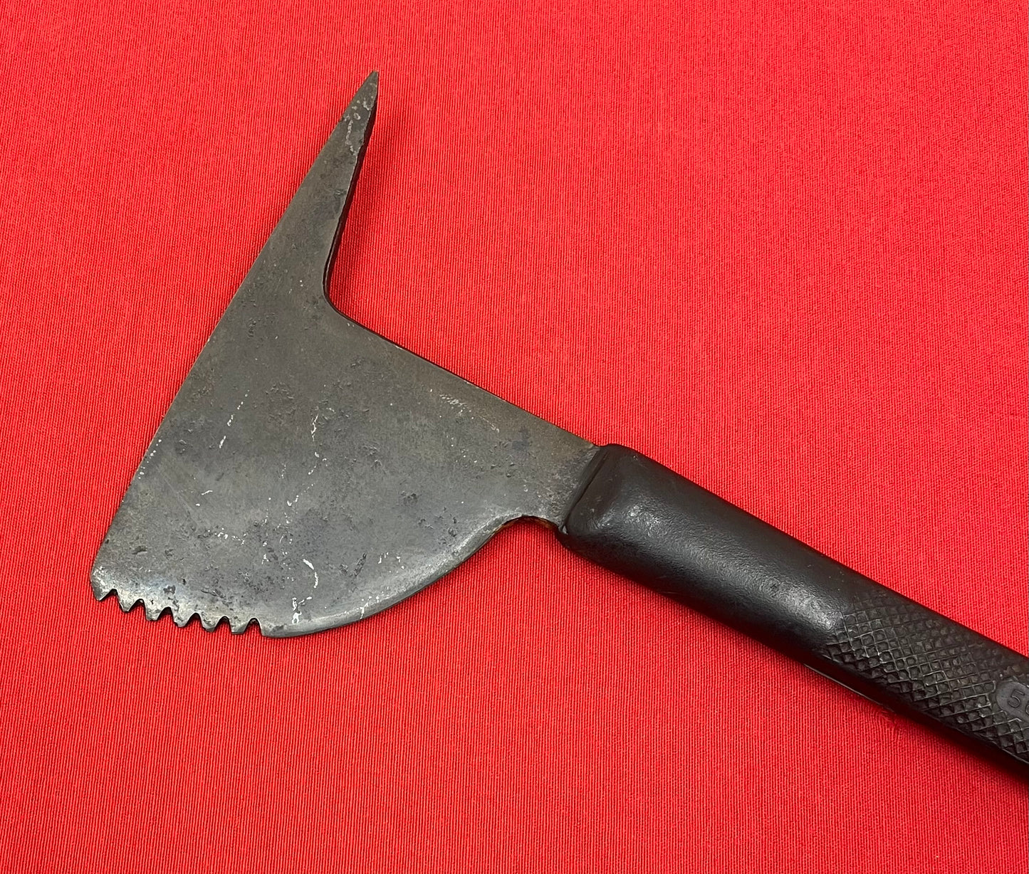 Original U.S. WWII USAAF Bomber & Air Crew Serrated Crash Escape Axe - 56D6221