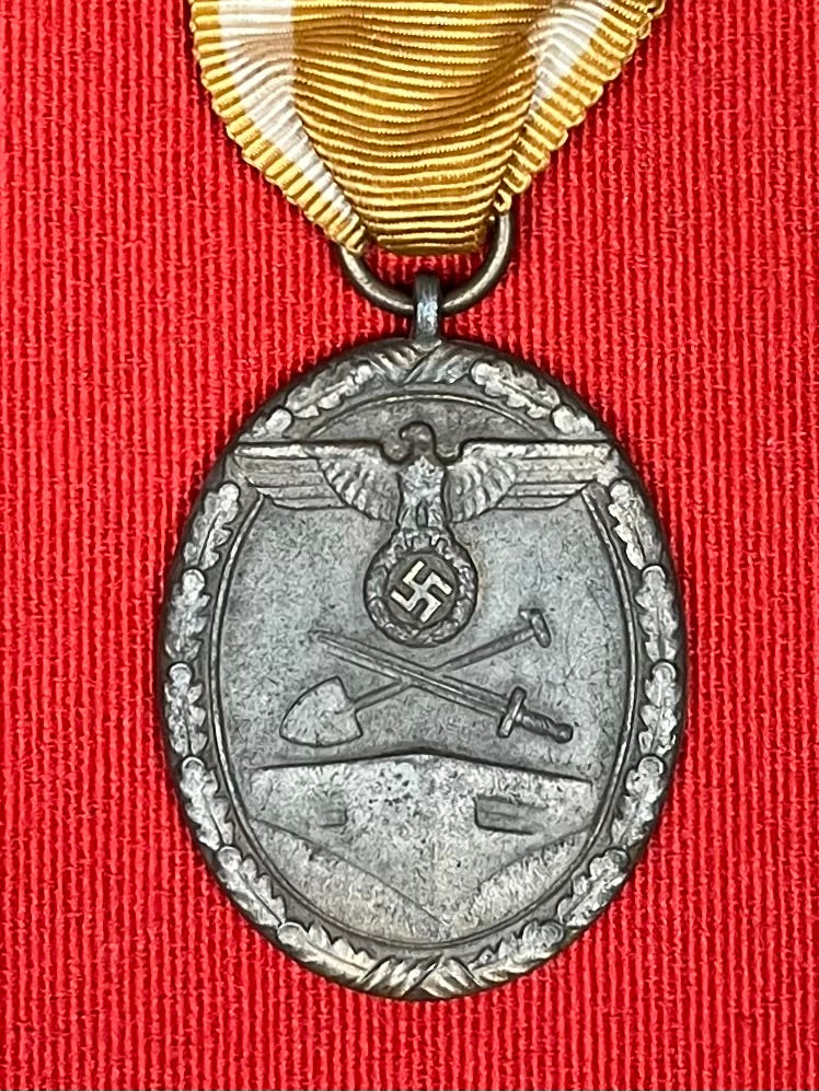 WWII German West Wall Medal (Deutsches Schutzwall-Ehrenzeichen) & Ribbon