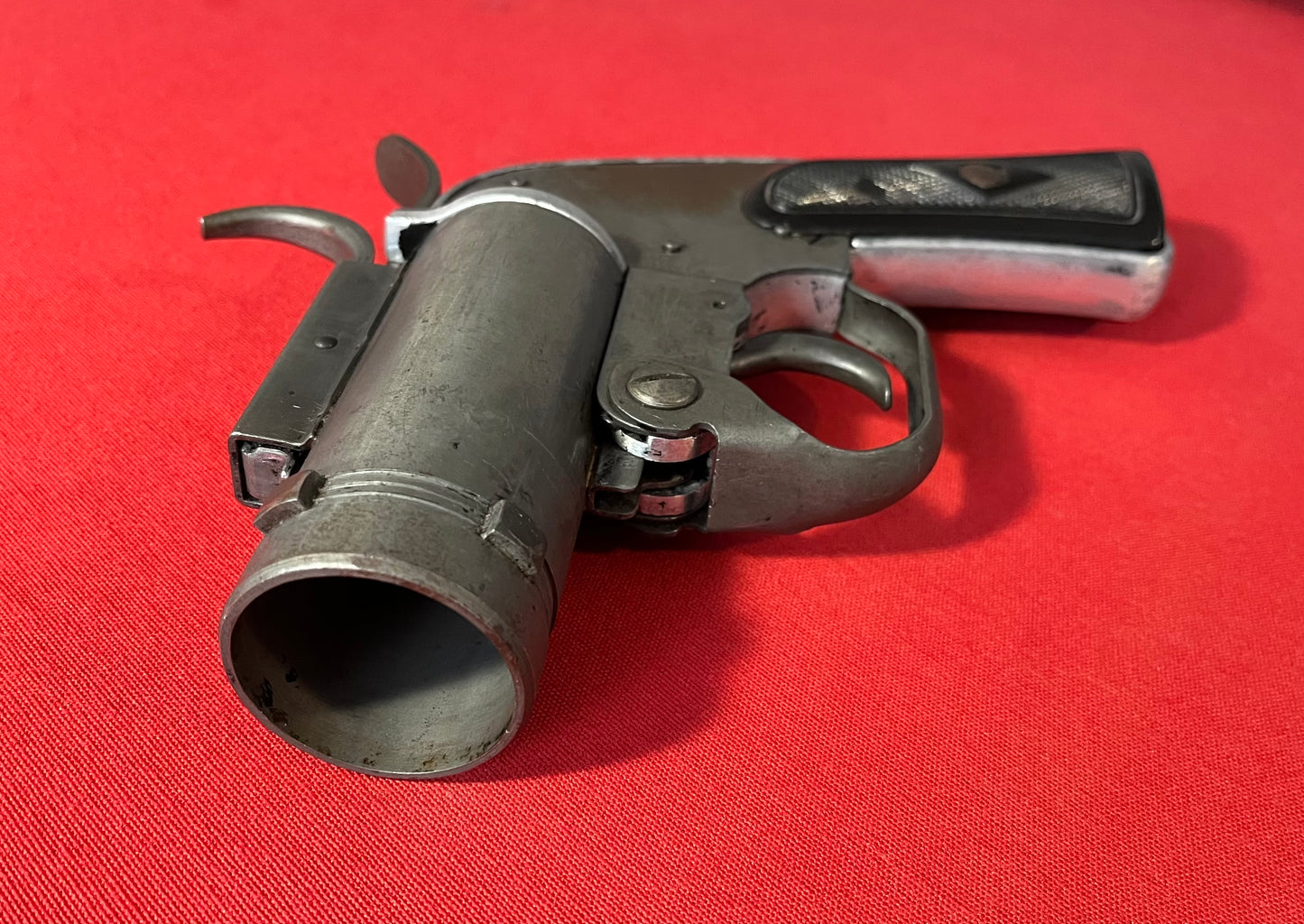 Original U.S. WWII 37mm M8 Pyrotechnic Signal Flare Pistol - Gun by SWC & Scarce Aircraft Stowage Wall Mounted Bag