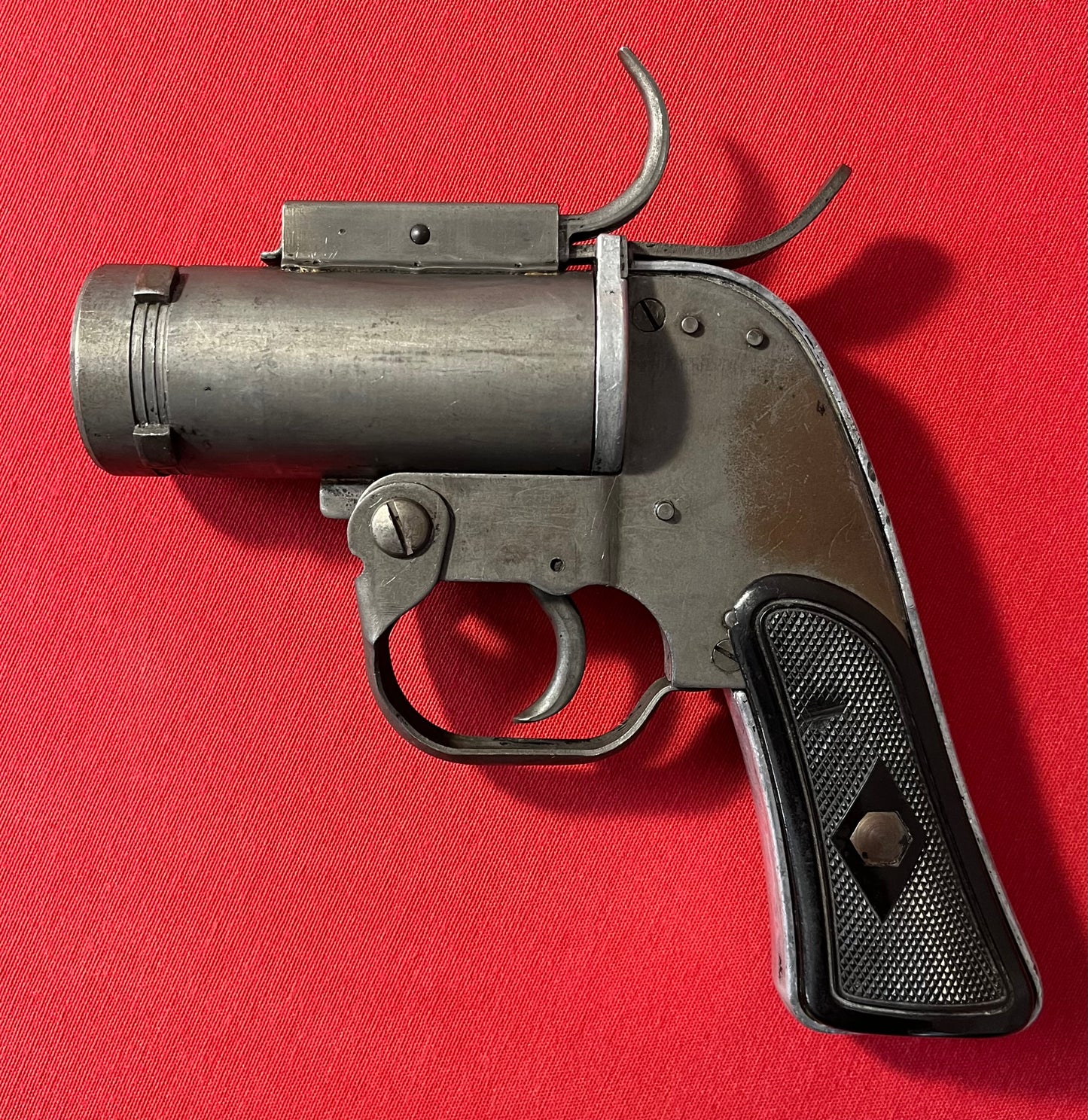 Original U.S. WWII 37mm M8 Pyrotechnic Signal Flare Pistol - Gun by SWC & Scarce Aircraft Stowage Wall Mounted Bag
