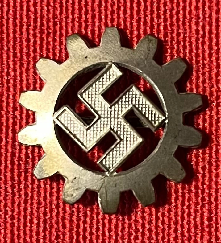 WW2 GERMAN LABOUR FRONT (DAF) MEMBERSHIP BOOK & TRADE UNION PARTY BADGES
