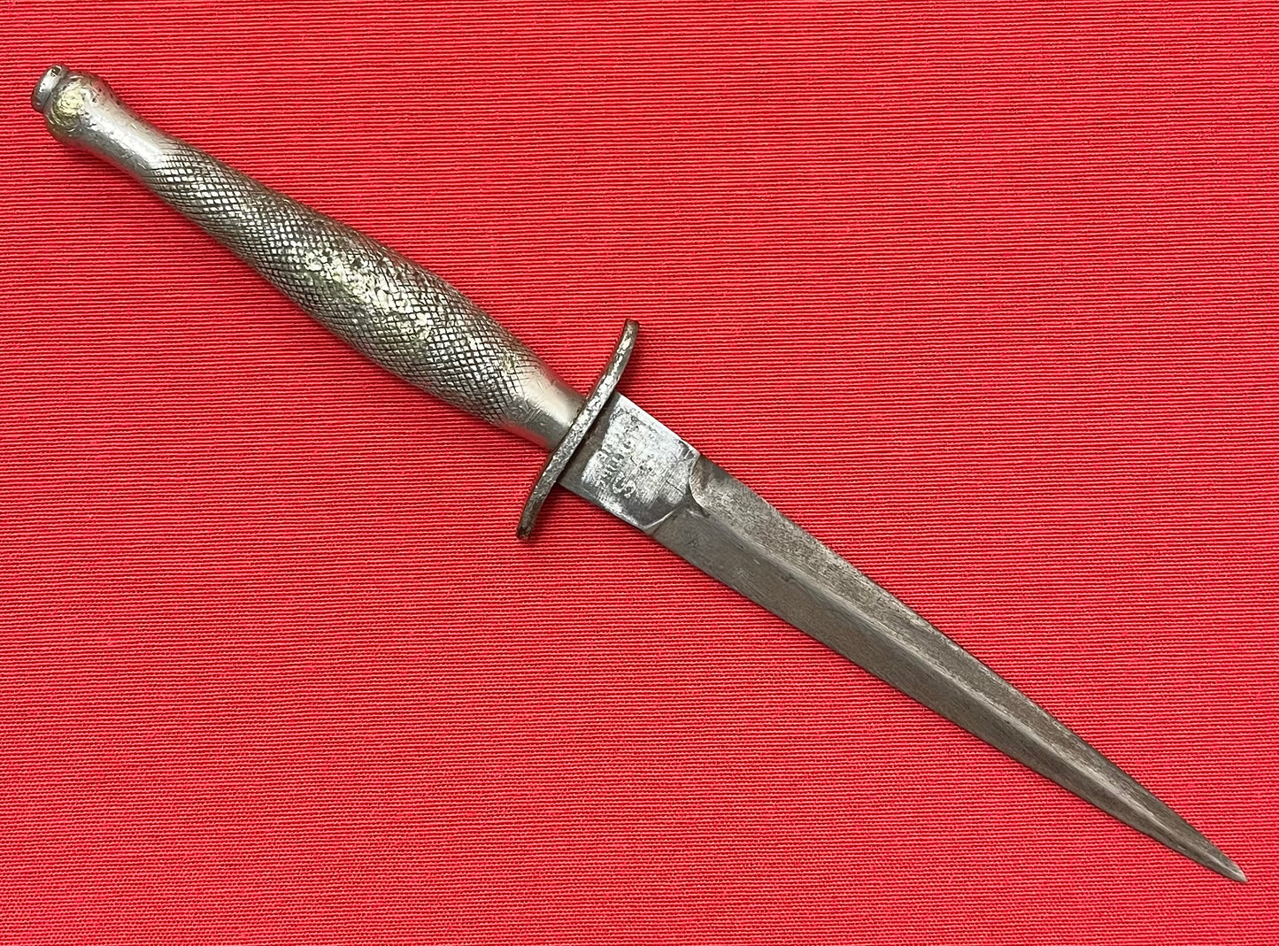 WW2 BRITISH 1ST PATTERN FAIRBAIRN-SYKES FIGHTING KNIFE - WILKINSON SWORD COMPANY