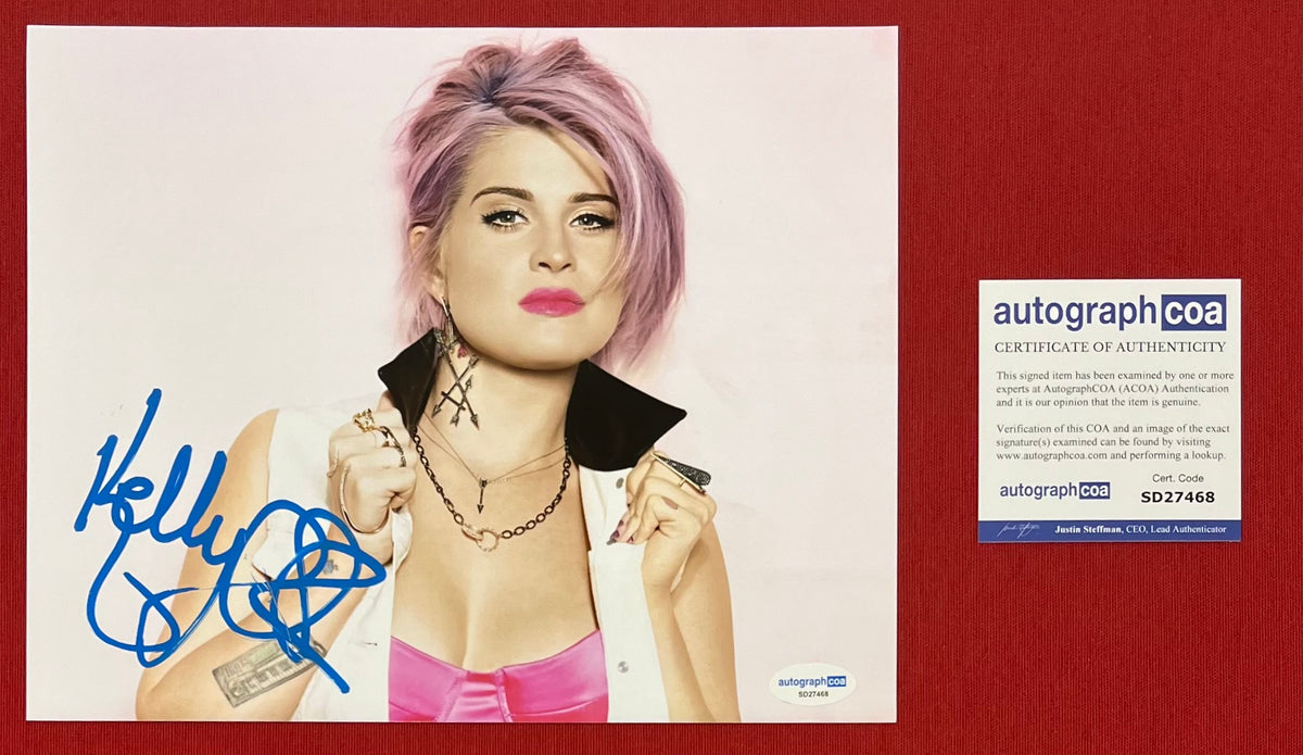 KELLY OSBOURNE (SIGNED) THE OSBOURNES FASHION POLICE 8x10 PHOTO - ACOA COA