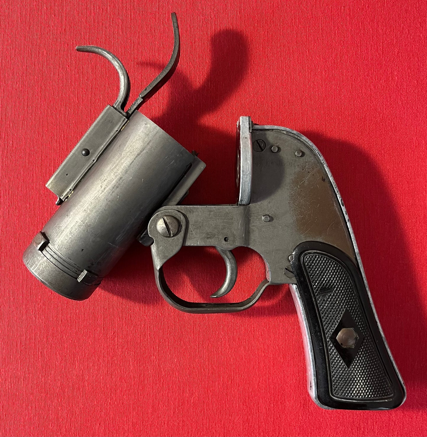 Original U.S. WWII 37mm M8 Pyrotechnic Signal Flare Pistol - Gun by SWC & Scarce Aircraft Stowage Wall Mounted Bag