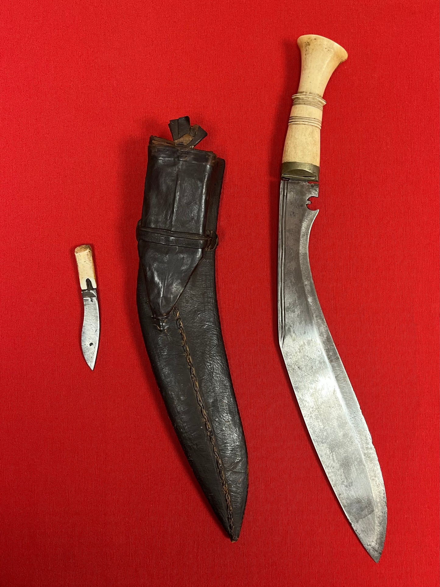 19TH CENTURY NEPALESE GURKHA KUKRI KNIFE & SCABBARB Ca. 1880's