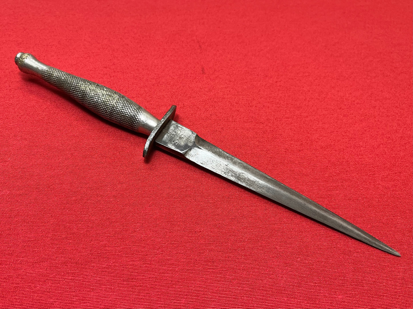 WW2 BRITISH 1ST PATTERN FAIRBAIRN-SYKES FIGHTING KNIFE - WILKINSON SWORD COMPANY