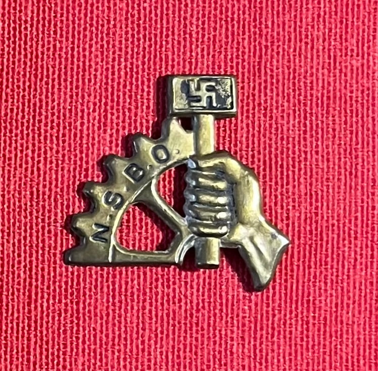 WW2 GERMAN LABOUR FRONT (DAF) MEMBERSHIP BOOK & TRADE UNION PARTY BADGES