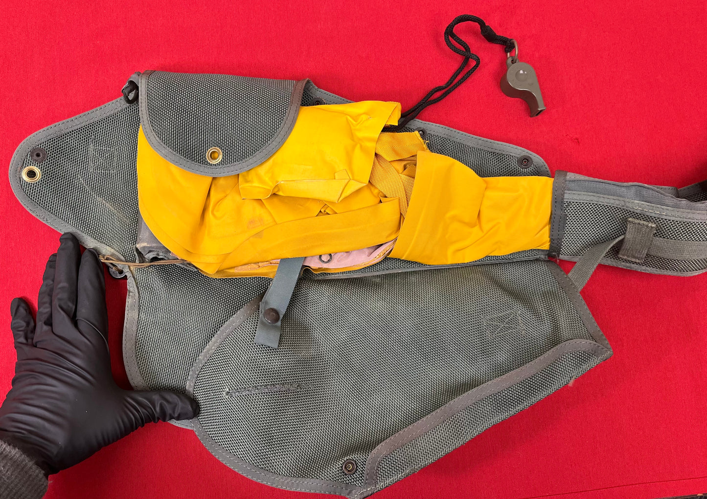 U.S.N. PILOT'S MK3C LIFE PRESERVER, FLARES, WHISTLE, BELT & DYE SWITLIK PARACHUTE CO. VIETNAM WAR ERA