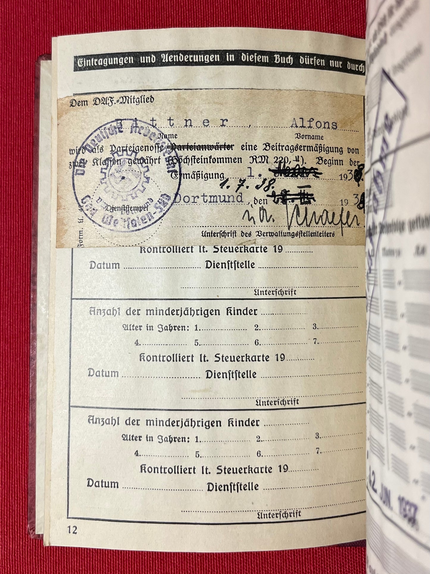 WW2 GERMAN LABOUR FRONT (DAF) MEMBERSHIP BOOK & TRADE UNION PARTY BADGES