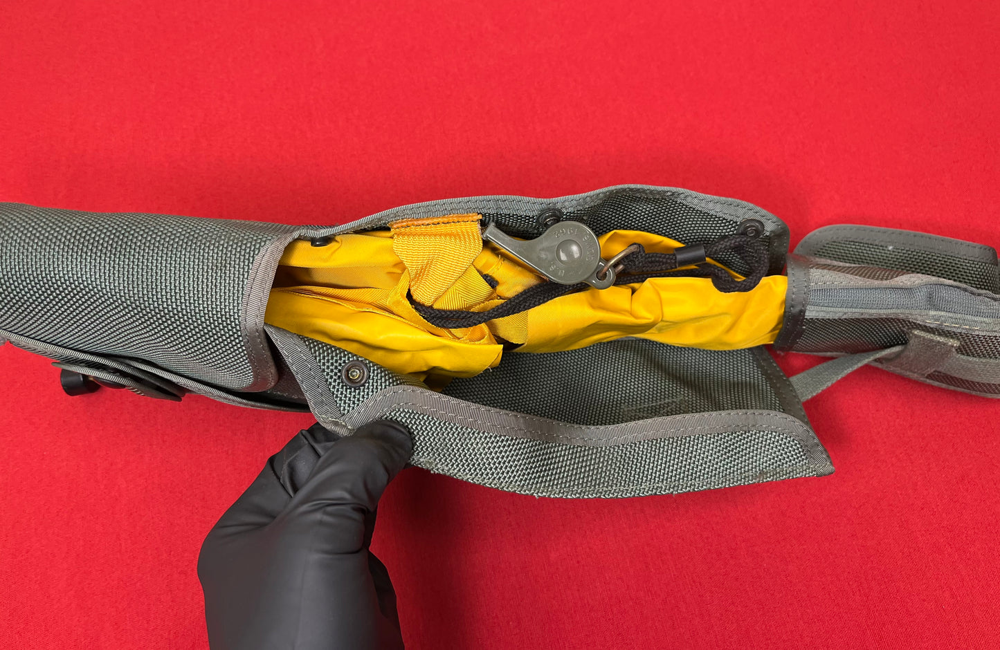U.S.N. PILOT'S MK3C LIFE PRESERVER, FLARES, WHISTLE, BELT & DYE SWITLIK PARACHUTE CO. VIETNAM WAR ERA