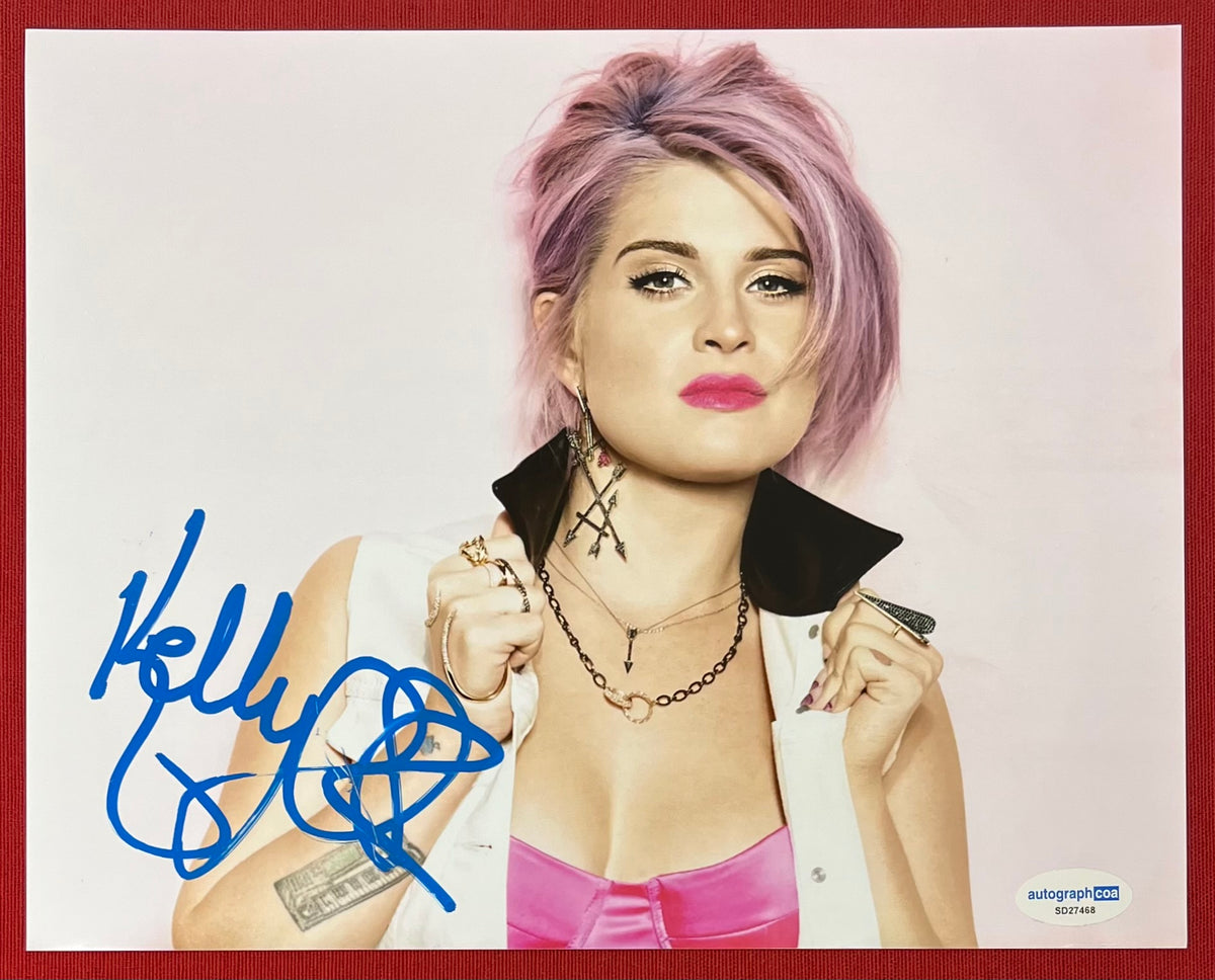 KELLY OSBOURNE (SIGNED) THE OSBOURNES FASHION POLICE 8x10 PHOTO - ACOA COA